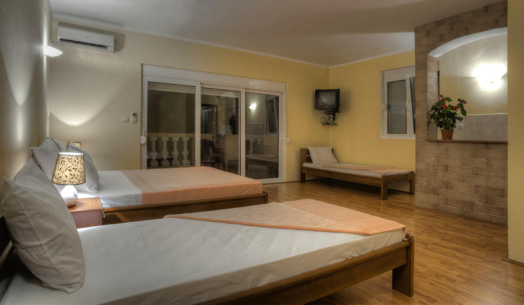 Castellamare Residence Petrovac Szoba fotó